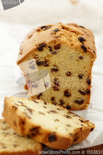 Image of cake with raisins