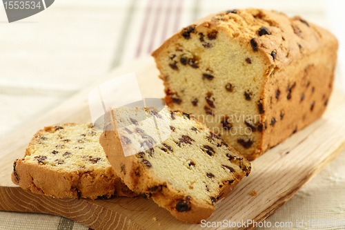 Image of cake with raisins