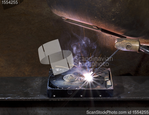 Image of repairing a defect hard disk with welding apparatus
