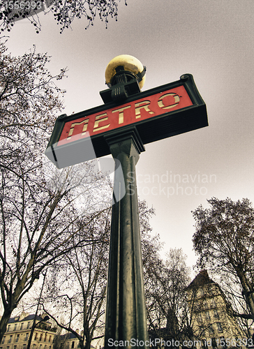 Image of Metropolitain Sign in Paris