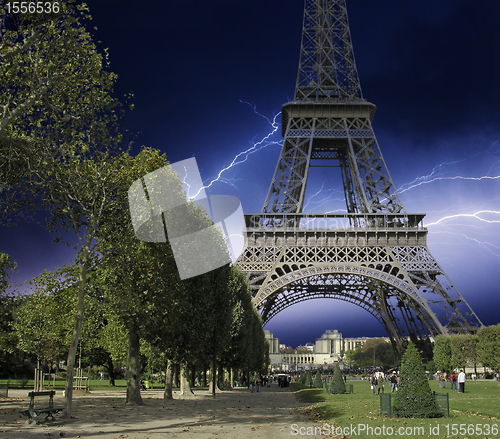 Image of Thunderstorm approaching Eiffel Tower, Paris