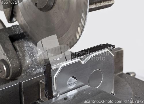 Image of deviding ha hard drive with a circular saw