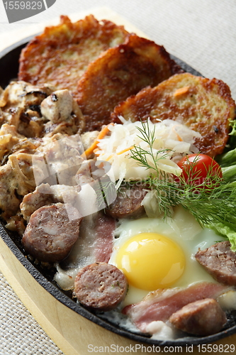 Image of meat with egg