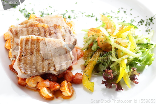 Image of fresh salad with meat
