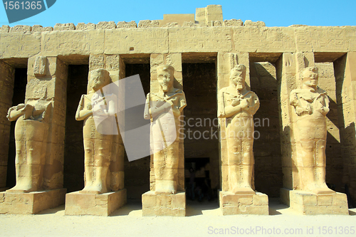 Image of ancient statues in Luxor karnak temple