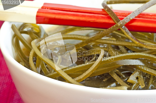 Image of soup with seaweed 