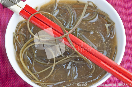 Image of soup with seaweed 