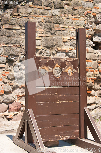 Image of Guillotine