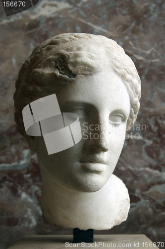 Image of antique bust of a woman in louvre, paris