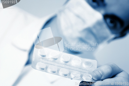 Image of Doctor & drugs.