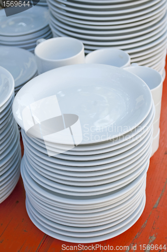 Image of tableware on a beer desk