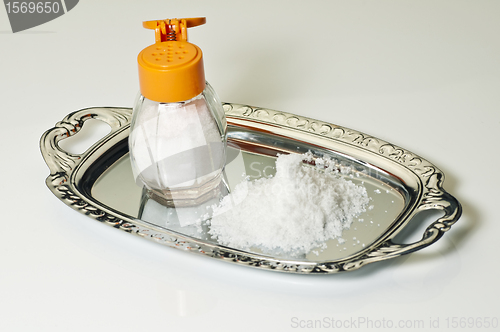 Image of salt shaker