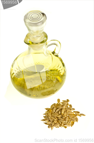 Image of sunflower oil and sunflower seeds