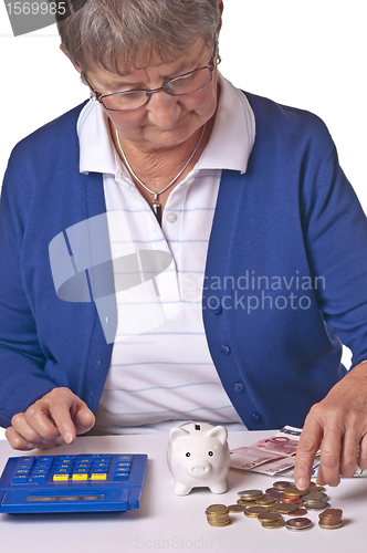 Image of pensioneer counting her retirement pay