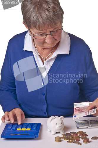 Image of pensioneer counting her retirement pay