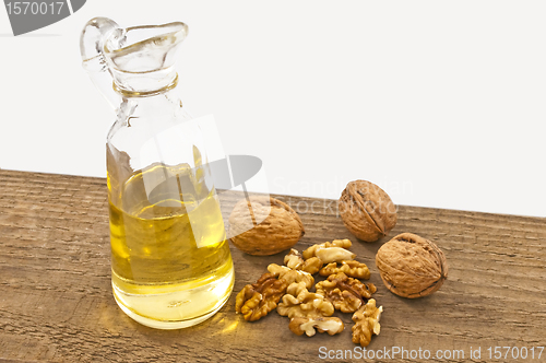 Image of walnut oil with walnuts