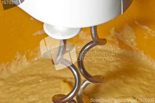 Image of kitchen machine with dough