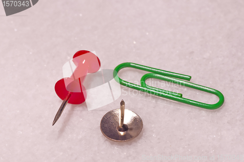 Image of pin,thumbtack,paper-clip