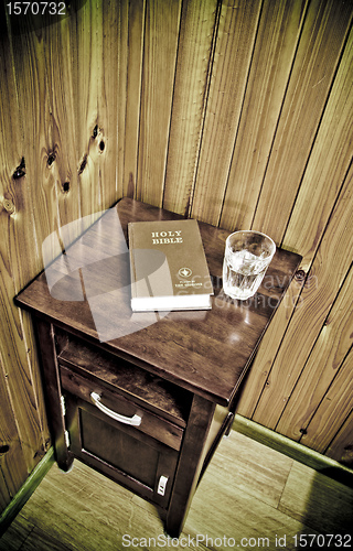 Image of bible on bed side table