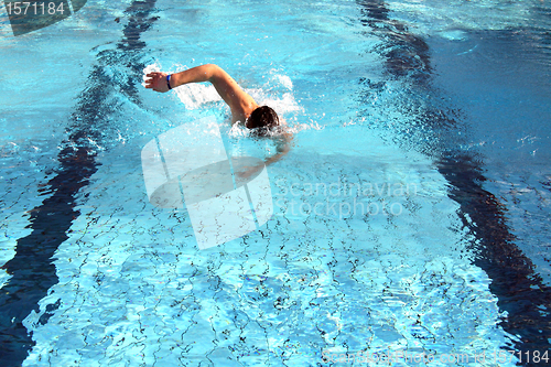 Image of a man learn swim the crawl