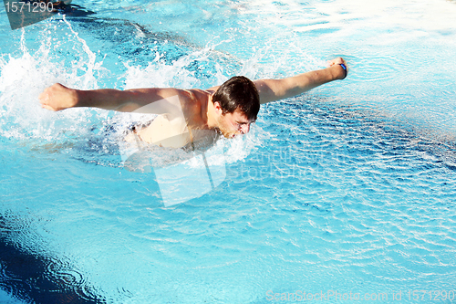 Image of man swimming butterfly