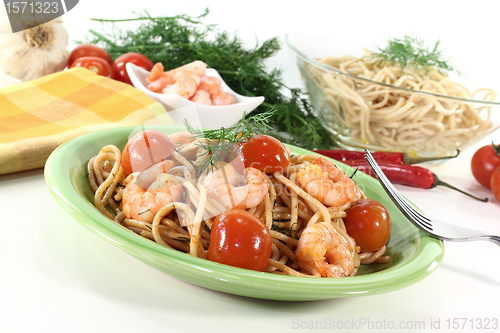 Image of fresh spaghetti with shrimp