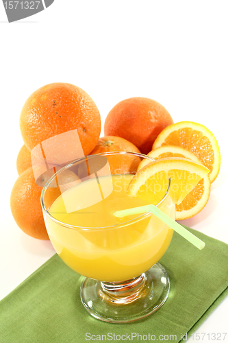 Image of fresh orange juice with orange halves