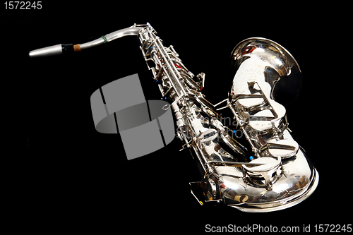 Image of silver saxophone 