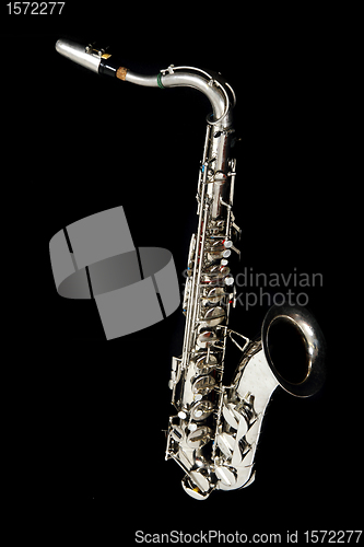 Image of silver saxophone 