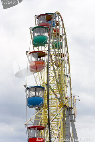 Image of  Ferris wheel against a background of clouds