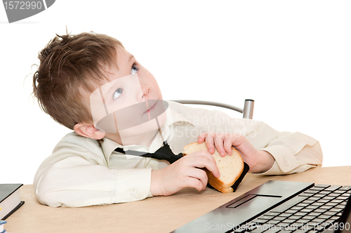Image of boy with sandwich