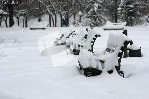 Image of Undercover bench in park