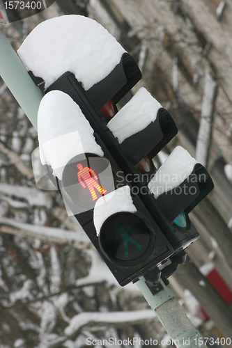 Image of Traffic light under snow