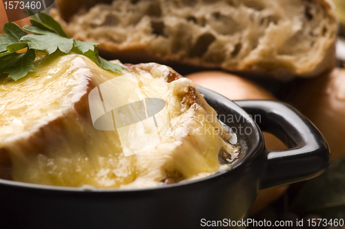 Image of French onion soup with ingredients