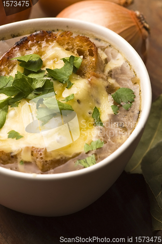 Image of French onion soup with ingredients