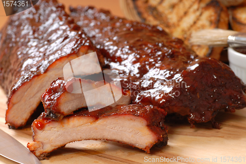 Image of BBQ Ribs with toasted bread 
