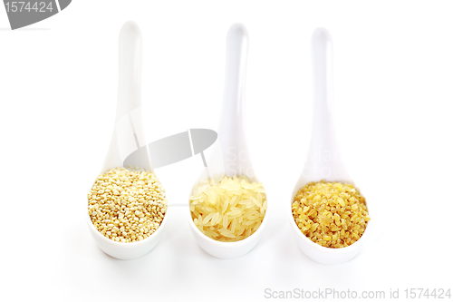 Image of Bulgur with rice and quinoa in spoon