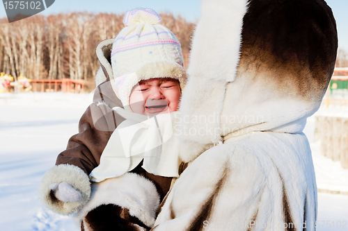 Image of mum with crying baby outside in cold