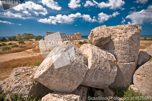 Image of Greek temple in Selinunte