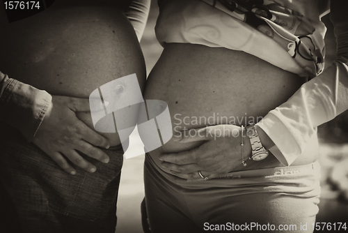 Image of Pregnant Women and the Ocean