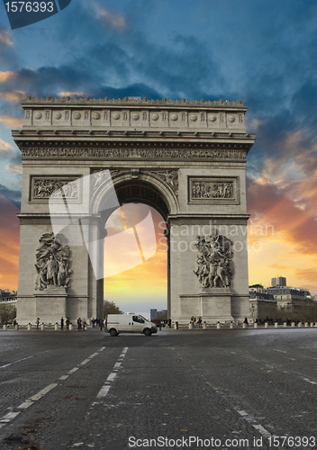 Image of Colors of Sky over Triumph Arc, Paris