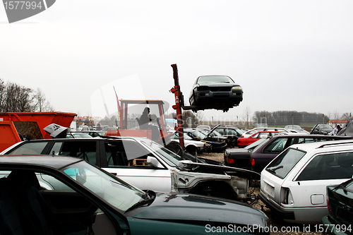 Image of forklift to bring car recycling