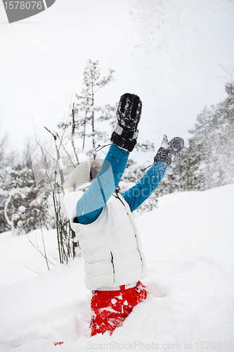 Image of Throwing snow