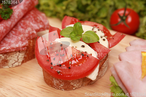 Image of Fingerfood with tomatoes and mozzarella