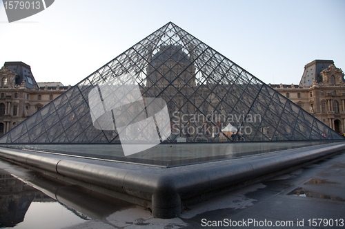 Image of Louvre Museum Entrance