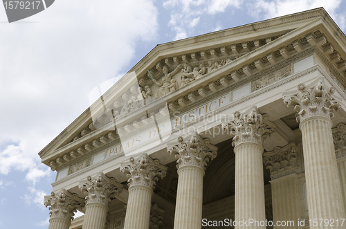 Image of old courthouse of Nimes