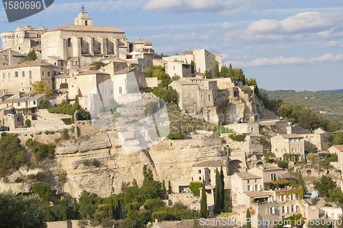 Image of old hilltop village of Gordes