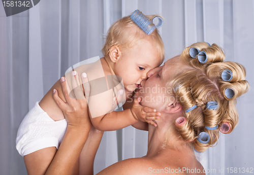 Image of Happy mom with daughter 