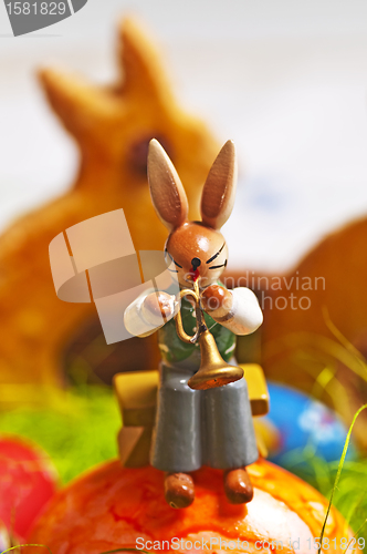 Image of easter rabbit plays music