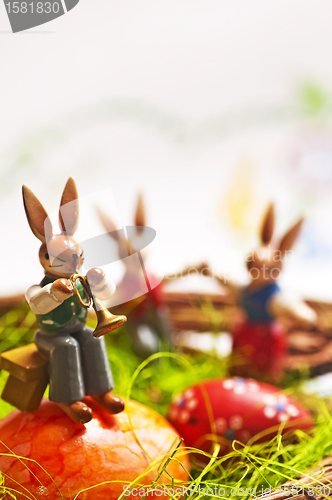 Image of easter rabbit plays music